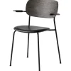 Audo Copenhagen Sitzgelegenheiten-Co Chair mit Armlehnen, schwarze Eiche/schwarzes Leder