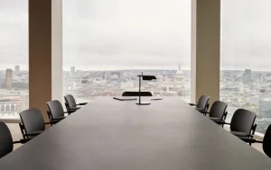 Vitra Sitzgelegenheiten-Audo Copenhagen Co Chair mit Armlehnen, schwarze Eiche