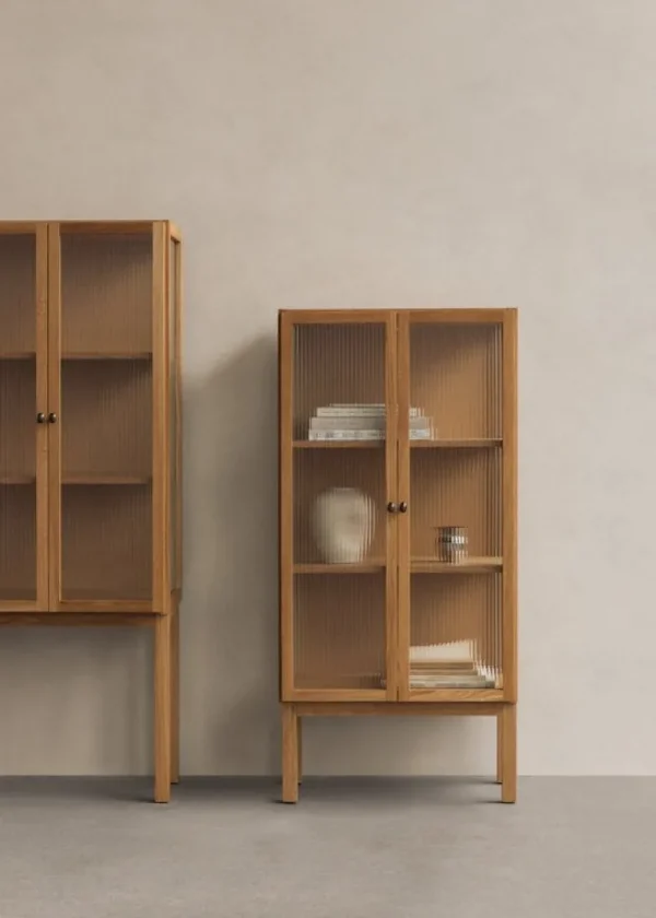 Design House Stockholm Aufbewahrungsmöbel-Audo Copenhagen Curiosity Schrank, niedrig, Eiche - Glas