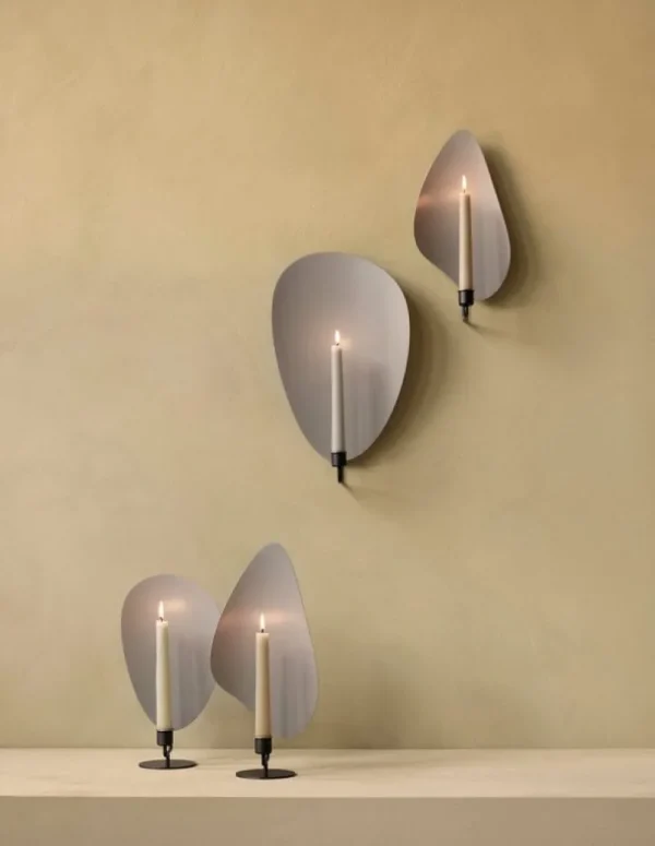 Audo Copenhagen Kerzen Und Kerzenhalter-Flambeau Wandkerzenhalter, 40 cm, brüniertes Messing - Grau