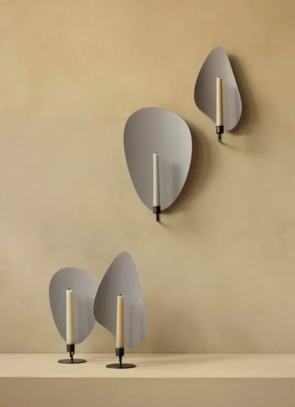 Audo Copenhagen Kerzen Und Kerzenhalter-Flambeau Wandkerzenhalter, 40 cm, brüniertes Messing - Grau