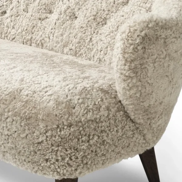 &Tradition Sofas Und Liegen-Audo Copenhagen Ingeborg Sofa 2,5-Sitzer, Moonlight-Schaffell - Eiche geräuchert