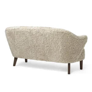 &Tradition Sofas Und Liegen-Audo Copenhagen Ingeborg Sofa 2,5-Sitzer, Moonlight-Schaffell - Eiche geräuchert