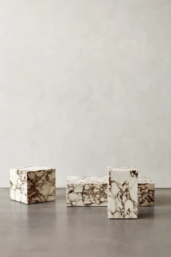 Muuto Tische-Audo Copenhagen Plinth Tisch, niedrig, Calacatta Viola Marmor