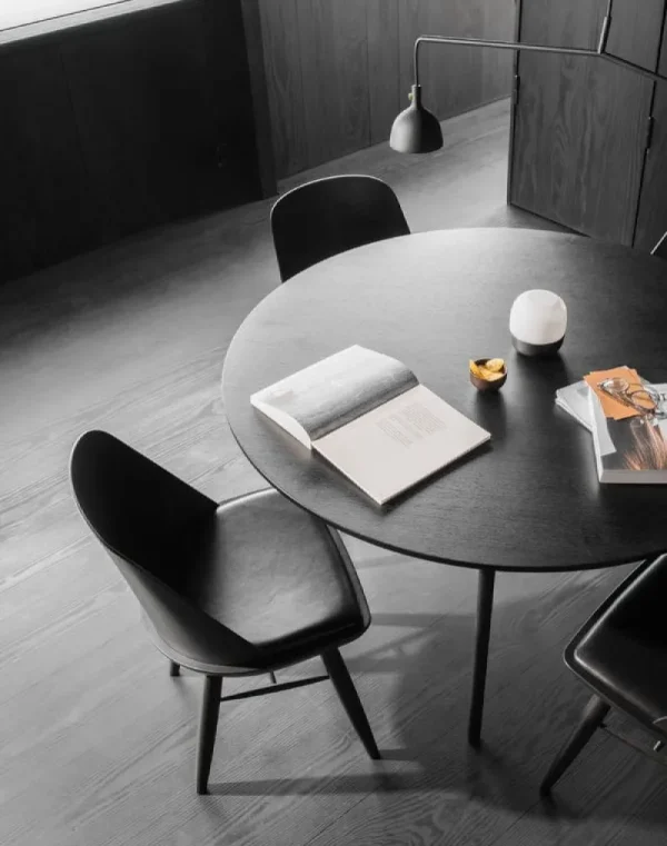 Audo Copenhagen Tische-Snaregade Tisch, rund, 120 cm, schwarze Eiche