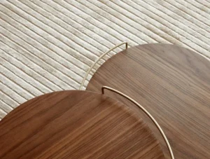 Audo Copenhagen Tische-Umanoff Beistelltisch, 60 cm, Walnuss – Messing gebürstet