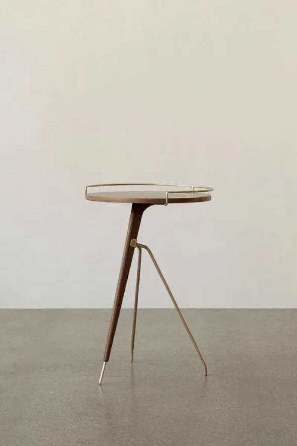 Audo Copenhagen Tische-Umanoff Beistelltisch, 60 cm, Walnuss – Messing gebürstet