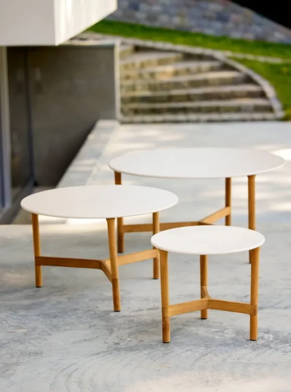 Cane-line Terrassenmöbel | Tische^Twist Couchtisch, Durchmesser: 70 cm, Teakholz – Travertin-Optik