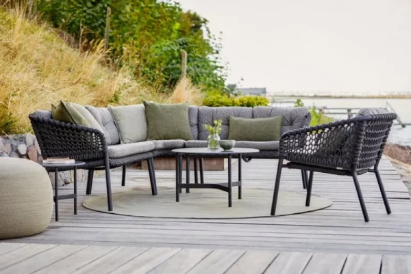 Cane-line Terrassenmöbel | Tische^Twist Couchtisch, Durchmesser: 45 cm, Lavagrau – Fossilschwarz
