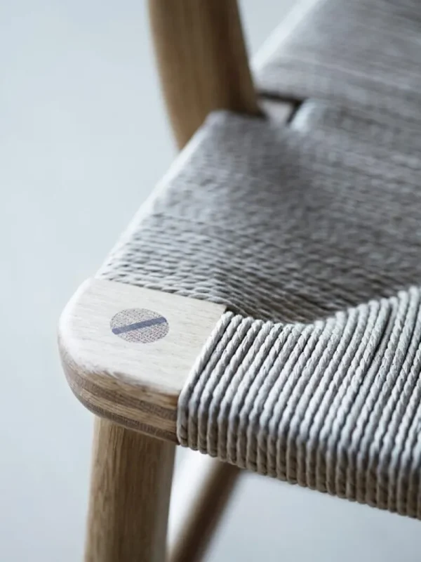 New Works Sitzgelegenheiten-Carl Hansen & Søn CH22 Loungesessel, Eiche Geölt, Naturkordel