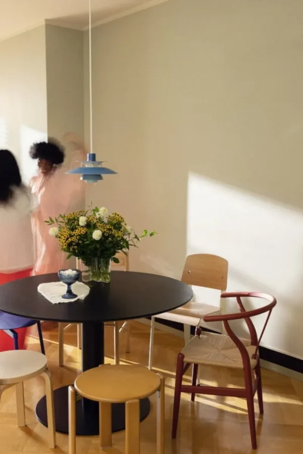 Normann Copenhagen Sitzgelegenheiten-Carl Hansen & Søn CH24 Wishbone Stuhl, weiches Braunrot - Naturkordel