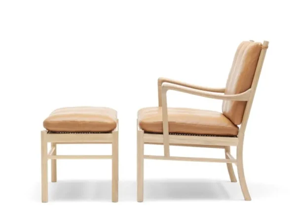 New Works Sitzgelegenheiten-Carl Hansen & Søn OW149F Colonial Fußhocker, Eiche geölt - cognacbr. Leder Sif 95