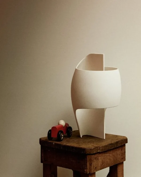 GUBI Tischlampen-DCWéditions La Lampe B Tischleuchte, Weiß