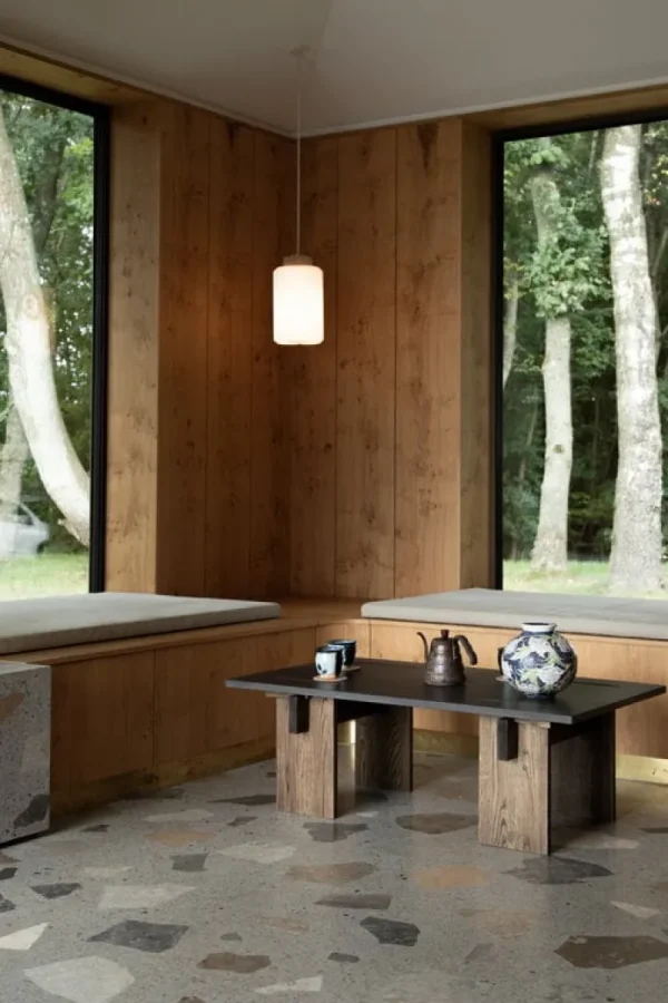 Normann Copenhagen Tische-Eberhart Furniture Arnold Couchtisch, dunkler Beton - dunkle Eiche