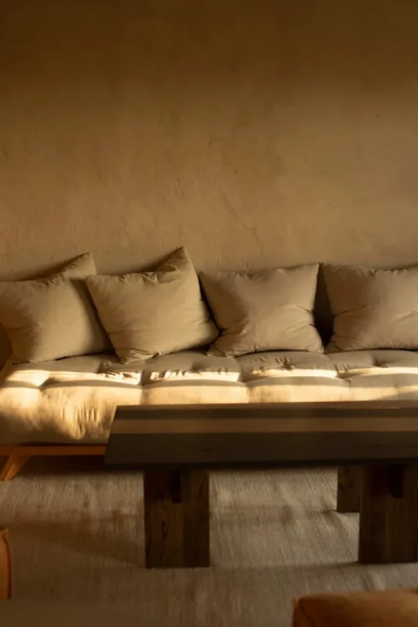 Normann Copenhagen Tische-Eberhart Furniture Arnold Couchtisch, dunkler Beton - dunkle Eiche