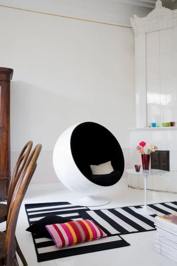 GUBI Sitzgelegenheiten-Eero Aarnio Originals Ball Chair, Weiß - Schwarz
