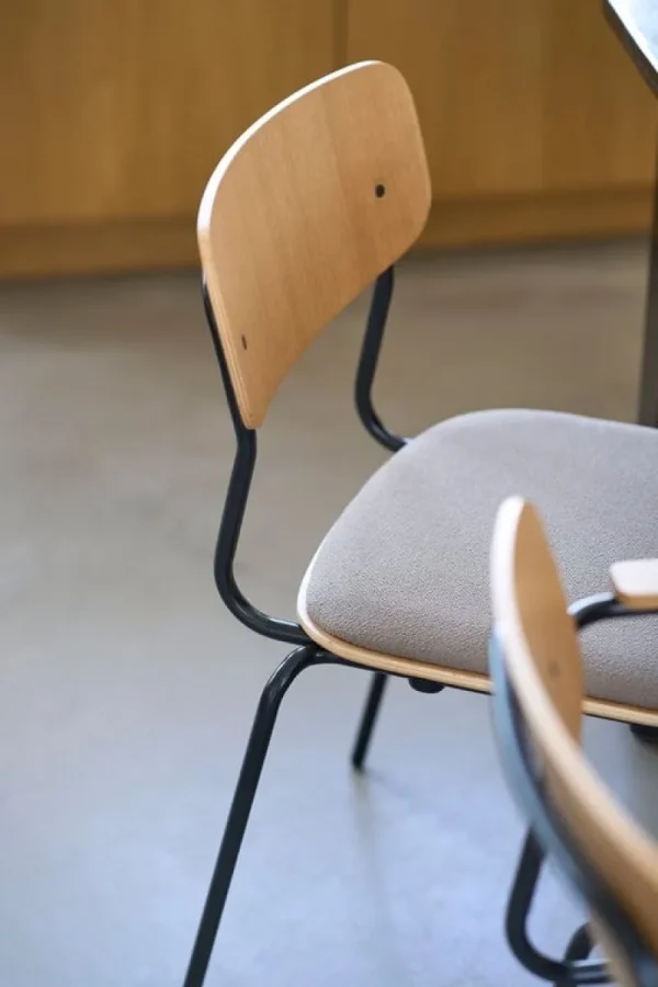 Essem Design Sitzgelegenheiten-FDB Møbler J182 Holmen Stuhl, Eichenfurnier - Grain Taupe