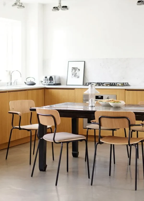 Essem Design Sitzgelegenheiten-FDB Møbler J182 Holmen Stuhl, Eichenfurnier