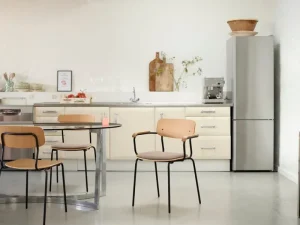 Essem Design Sitzgelegenheiten-FDB Møbler J182 Holmen Stuhl, Eichenfurnier - Grain Taupe