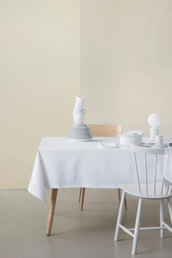 Normann Copenhagen Sitzgelegenheiten-FDB Møbler Stuhl J46, weiß
