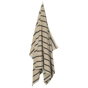 ferm LIVING Badezimmertextilien^Alee Strandtuch, 100 x 150 cm, Sandbeige - Schwarz
