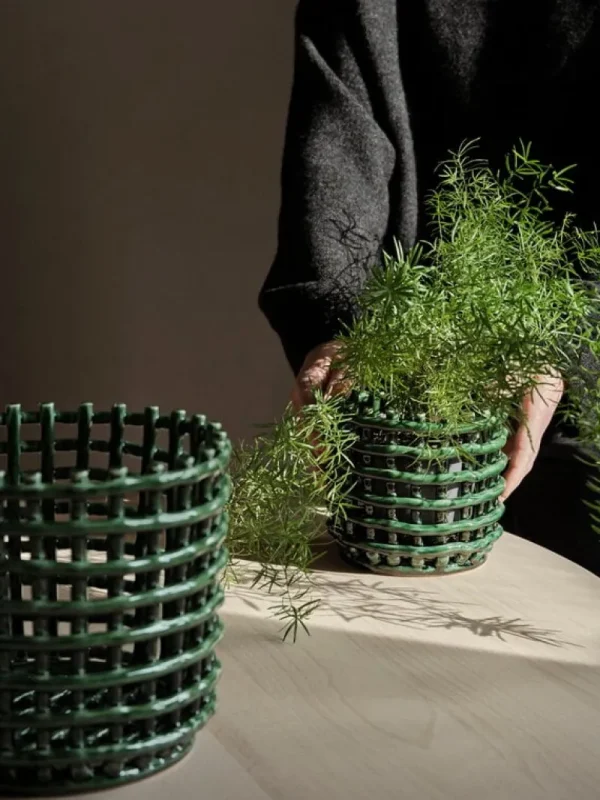 ferm LIVING Dekorationsgegenstände^Ceramic Korb, klein, Smaragdgrün