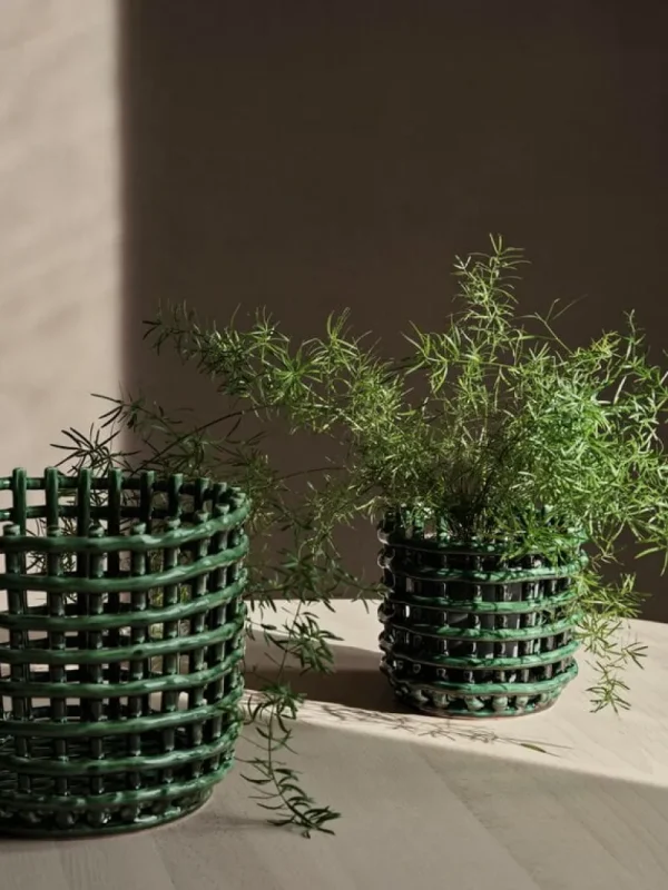 ferm LIVING Dekorationsgegenstände^Ceramic Korb, klein, Smaragdgrün