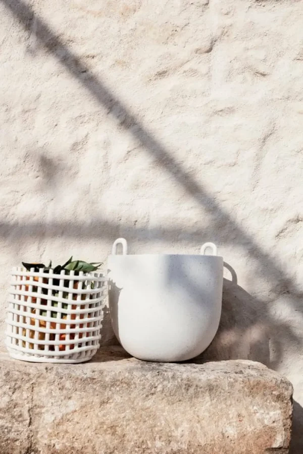 ferm LIVING Dekorationsgegenstände^Ceramic Korb, groß, gebrochen weiß