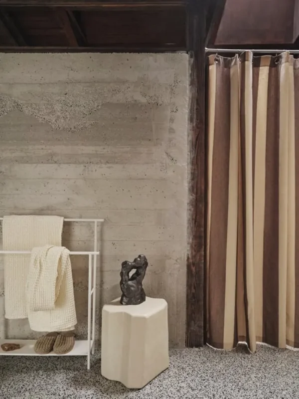 ferm LIVING Badezimmertextilien^Chambray Duschvorhang, Carob Brown - Pergament