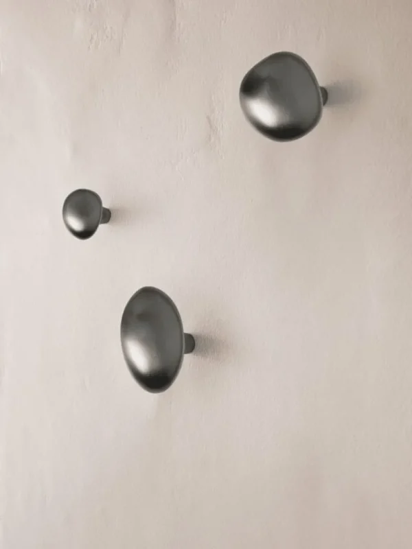 ferm LIVING Garderoben Und Kleiderbügel^Chanterelle Haken, schwarz, Messing