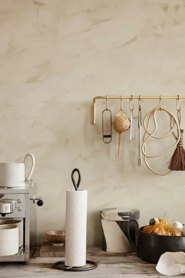 ferm LIVING Küchenutensilien^Curvature Küchenrollenhalter, Schwarzes Messing
