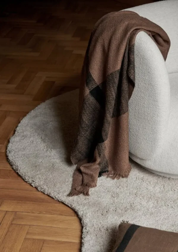 ferm LIVING Decken Und Überwürfe^Dry Decke, 120 x 170 cm, Zuckertang - Schwarz
