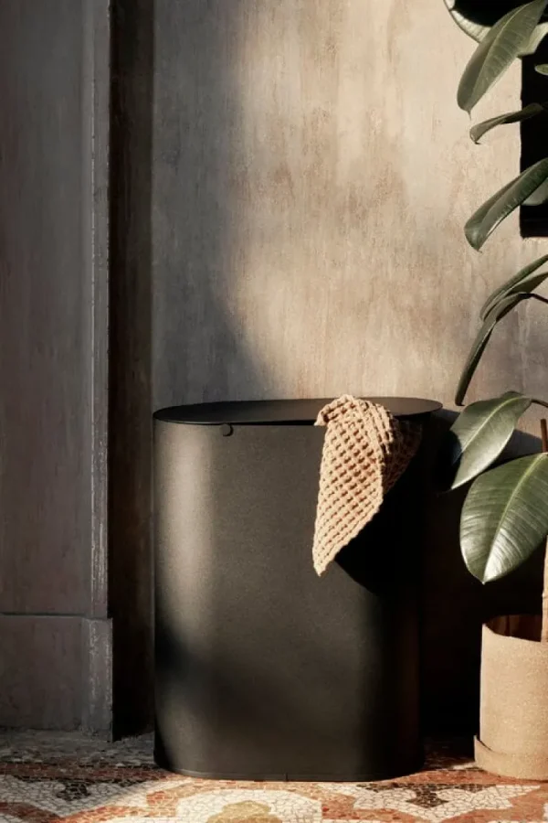 ferm LIVING Papierkörbe & Recycling-behälter | Abfalleimer^Enkel Behälter, Medium, Schwarz