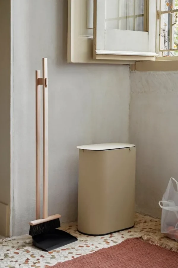 ferm LIVING Papierkörbe & Recycling-behälter | Abfalleimer^Enkel, mittelgroß, Kaschmir