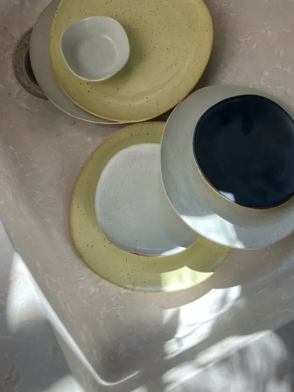 ferm LIVING Geschirr^Flow Teller, Groß, Cremeweiß Gesprenkelt