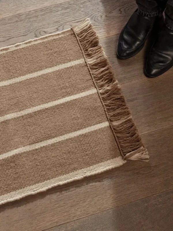 ferm LIVING Teppiche Und Läufer^Matte Calm Kelim, 50 x 70 cm, dunkler Sand - naturweiß