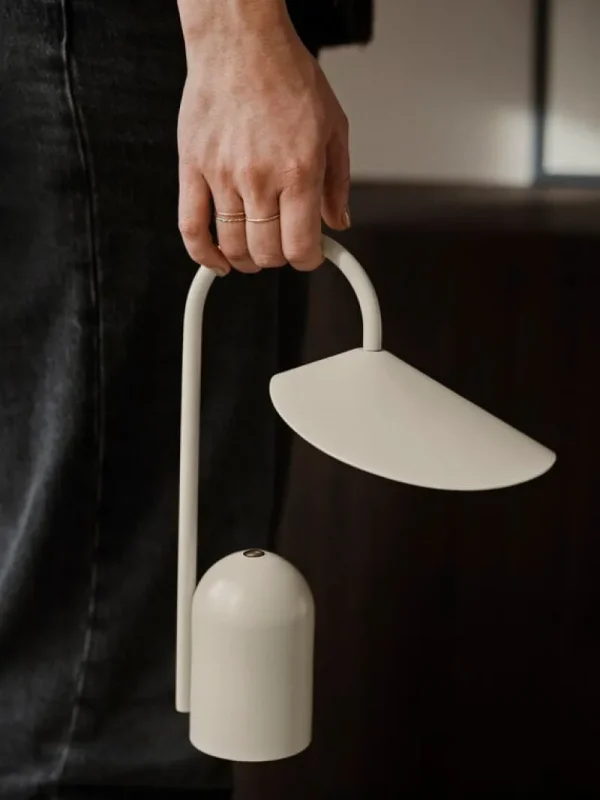 ferm LIVING Tischlampen | Tragbare Lampen-Tragbare Leuchte Arum, Cashmere
