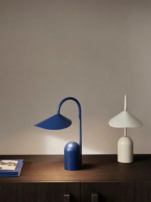 Nuura Tragbare Lampen | Tischlampen-ferm LIVING Tragbare Leuchte Arum, hellblau