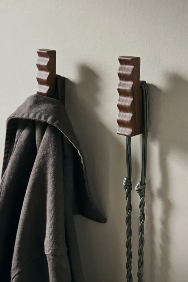 ferm LIVING Garderoben Und Kleiderbügel^Unda Haken, 2er-Set, Dunkelbraun
