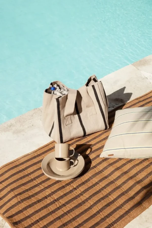 ferm LIVING Taschen^Yard Picknicktasche, Sand – Schwarz