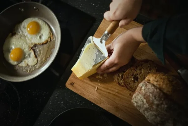 Fiskars Küchenutensilien^Norden Käsehobel für Hartkäse