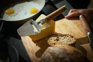 Fiskars Küchenutensilien^Norden Käsehobel für Hartkäse