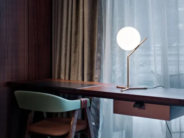 HAY Tischlampen-Flos IC T1 Tischleuchte, hoch, Schwarz