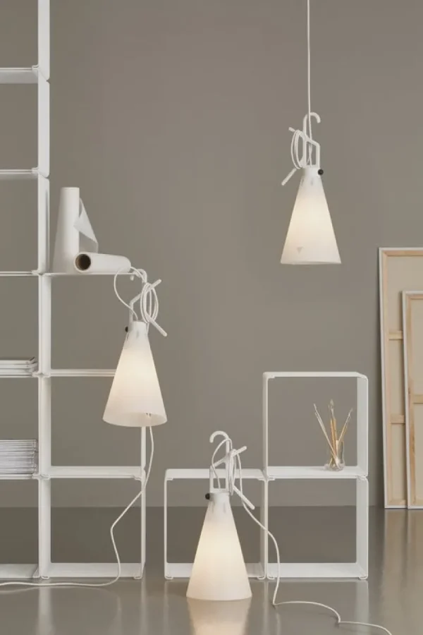 GUBI Tischlampen | Deckenleuchten-Flos Leuchte Mayday, orange