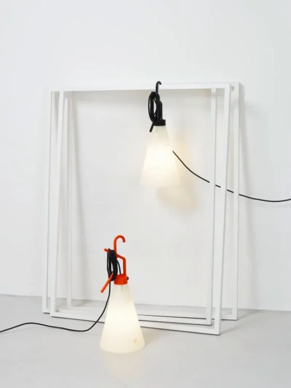 GUBI Tischlampen | Deckenleuchten-Flos Leuchte Mayday, orange