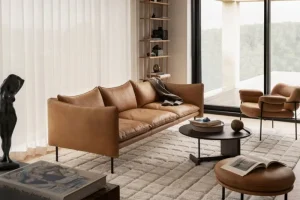 Fogia Sofas Und Liegen-Tiki 3-Sitzer-Sofa, schwarzer Stahl - cognacbraunes Leder