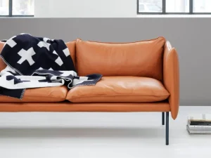 Fogia Sofas Und Liegen-Tiki 2-Sitzer-Sofa, schwarzer Stahl - cognacbraunes Leder