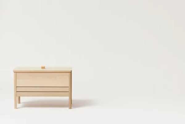 Muuto Aufbewahrungsmöbel | Sitzgelegenheiten-Form & Refine A Line Aufbewahrungsbank, 68 cm, Eiche weiß