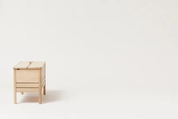 Muuto Aufbewahrungsmöbel | Sitzgelegenheiten-Form & Refine A Line Aufbewahrungsbank, 68 cm, Eiche weiß