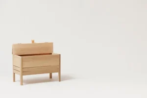 Muuto Aufbewahrungsmöbel | Sitzgelegenheiten-Form & Refine A Line Aufbewahrungsbank, 68 cm, Eiche weiß